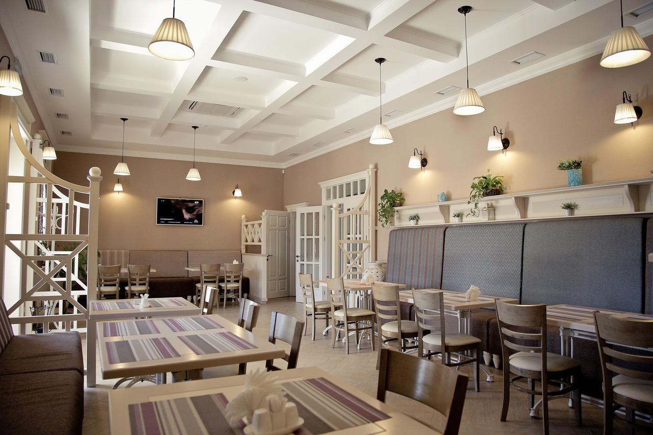 Hotel And Restaurant Velure Mukachevo Exterior foto