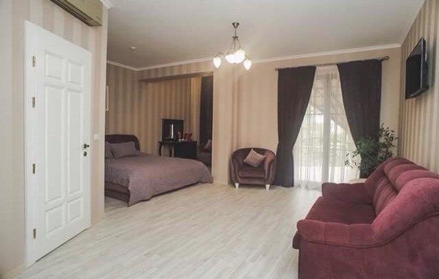 Hotel And Restaurant Velure Mukachevo Exterior foto